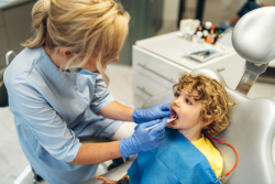 6-ans-visite-chez-le-dentiste-ou-l-orthodontiste-dentiste-marseille